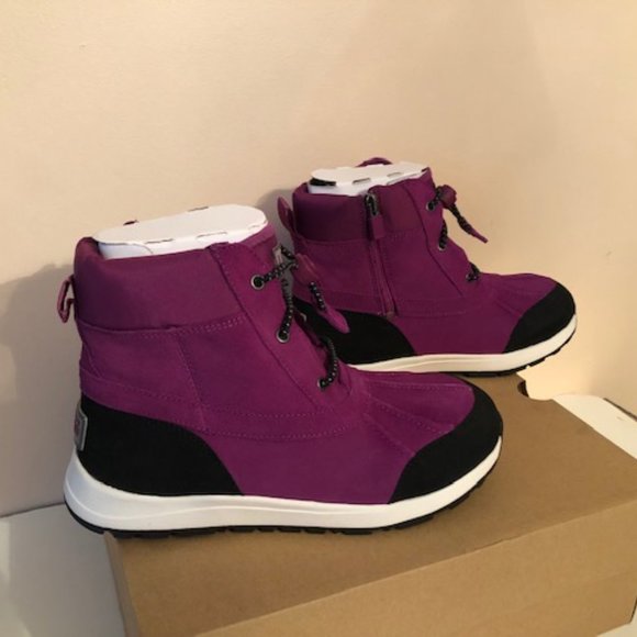 Ugg Turlock Waterproof Leather Snow Boot. Size: 6 - Picture 5 of 15